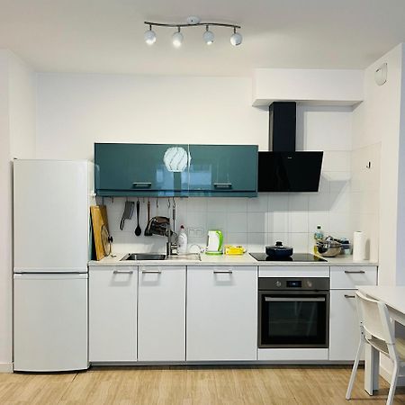 Cybernetyki2 Street Inn Near Airport 华沙 外观 照片
