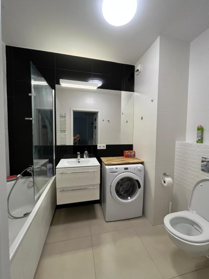 Cybernetyki2 Street Inn Near Airport 华沙 外观 照片