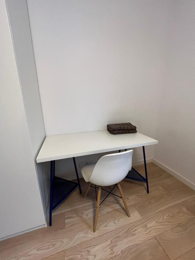 Cybernetyki2 Street Inn Near Airport 华沙 外观 照片