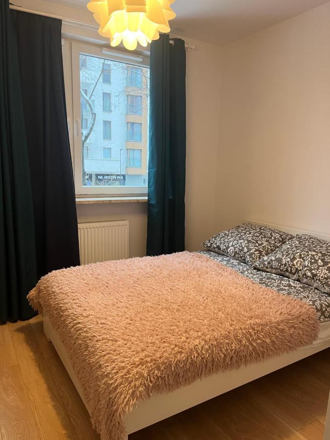 Cybernetyki2 Street Inn Near Airport 华沙 外观 照片