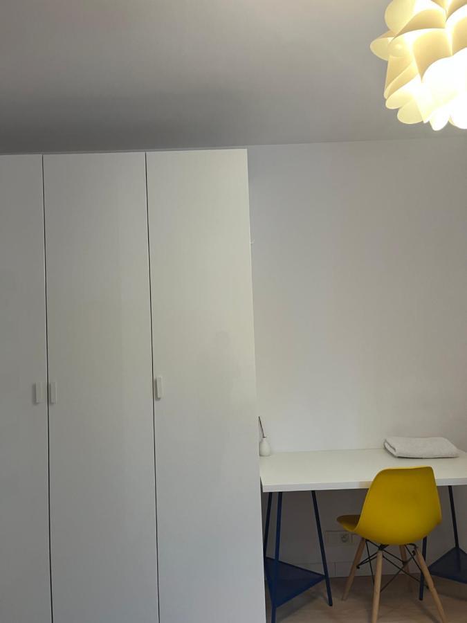 Cybernetyki2 Street Inn Near Airport 华沙 外观 照片