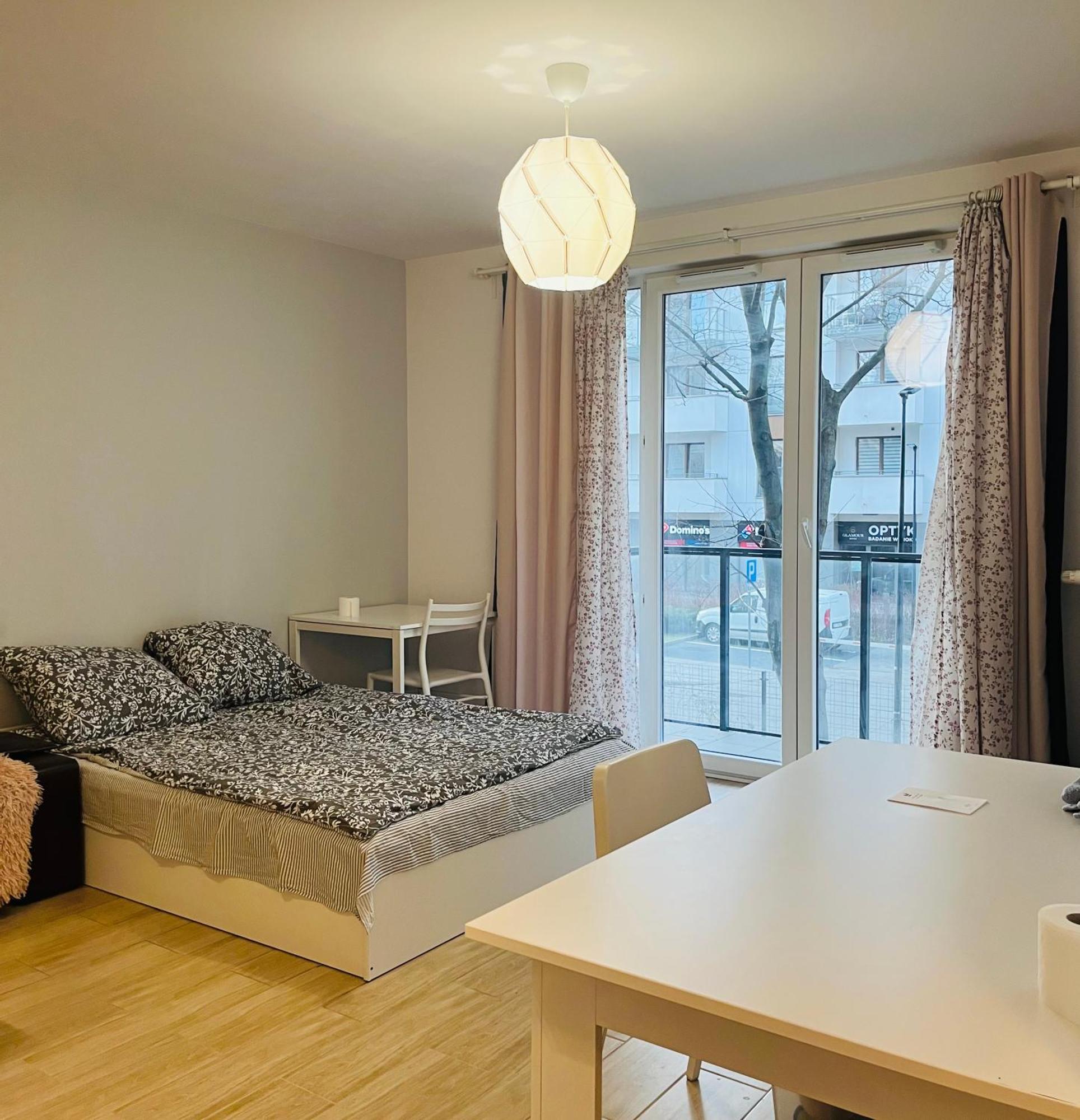Cybernetyki2 Street Inn Near Airport 华沙 外观 照片